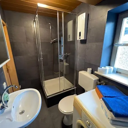 Schoene Mit Balkon 別荘 *