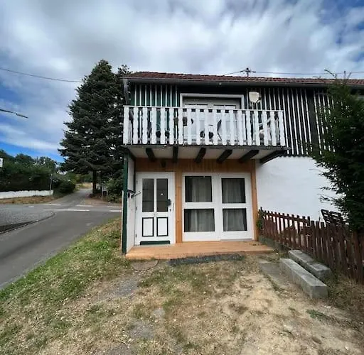 Schoene Mit Balkon Semesterbostad