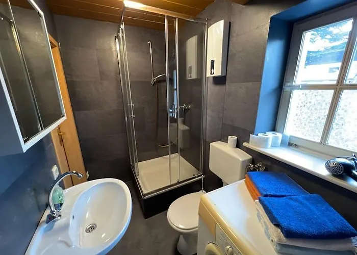 Schoene Mit Balkon Semesterbostad *