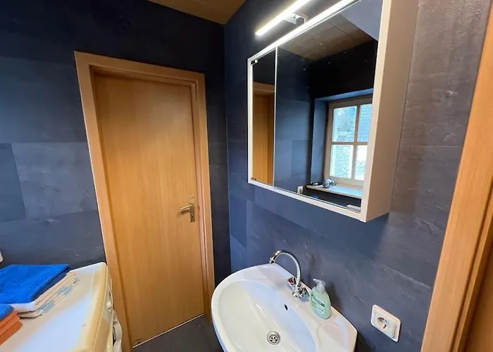 Schoene Mit Balkon Semesterbostad *