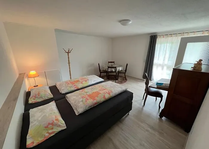 Schoene Mit Balkon Semesterbostad *