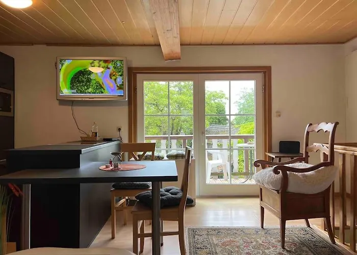 Schoene Mit Balkon Semesterbostad *